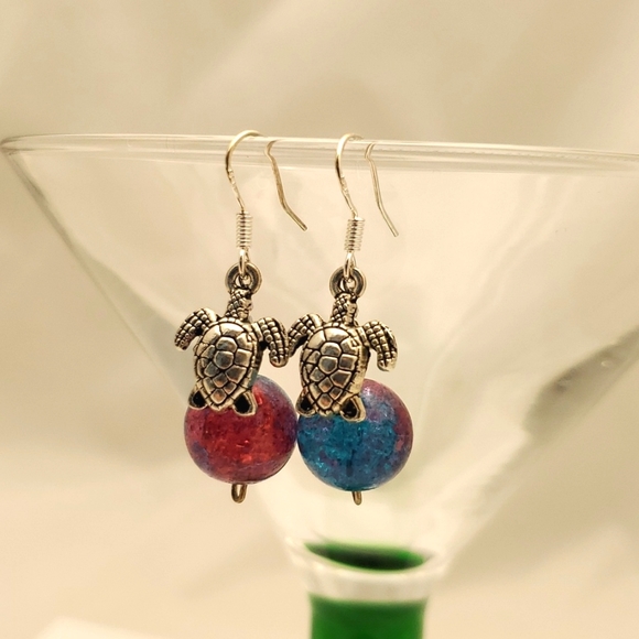Turtle dangle earrings - Picture 2 of 2